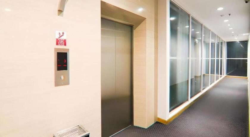 U Stay Hotel Mangga Besar Cakarta Dış mekan fotoğraf